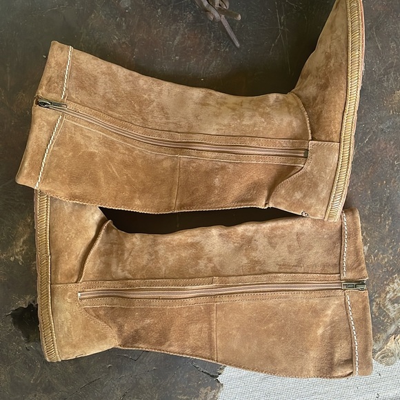 Ugg Australia Mammoth Suede Fringe Boots, EUC - Picture 6 of 10